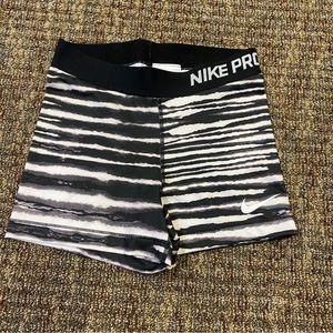 Nike Pro 3 Womens Tiger Print Athletic Compression Short Black White Small